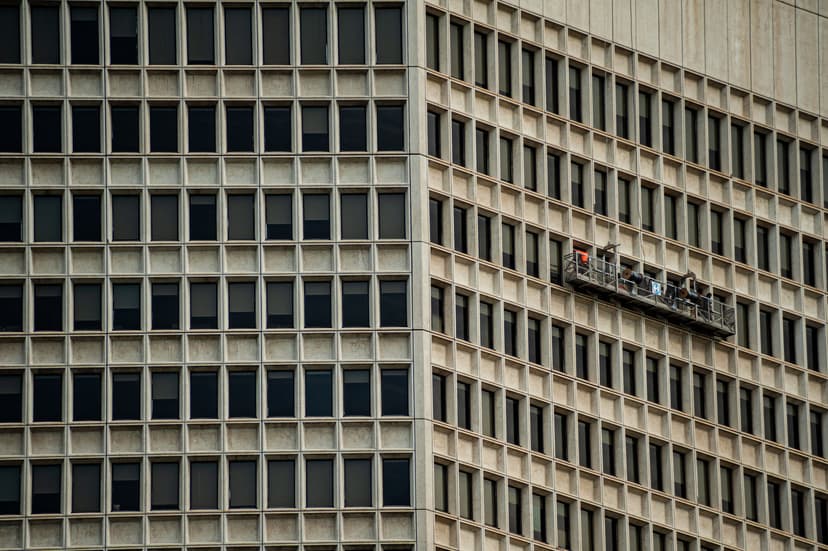 What the difference between General Constractor and Civil Engineer?